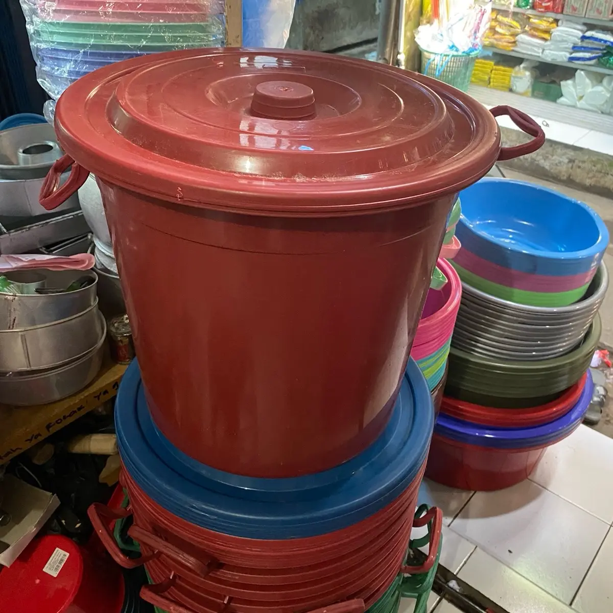 Ember tutup warna dengan ukuran  30 liter