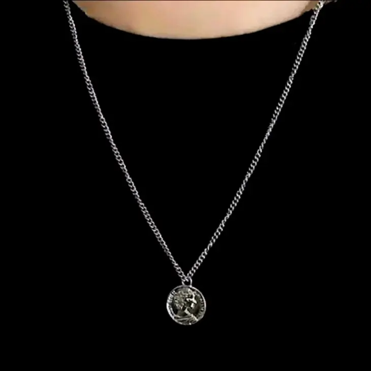 Kalung Liontin Koin Elizabeth Rantai Titanium Silver Anti Karat Pria Wanita Stainless
