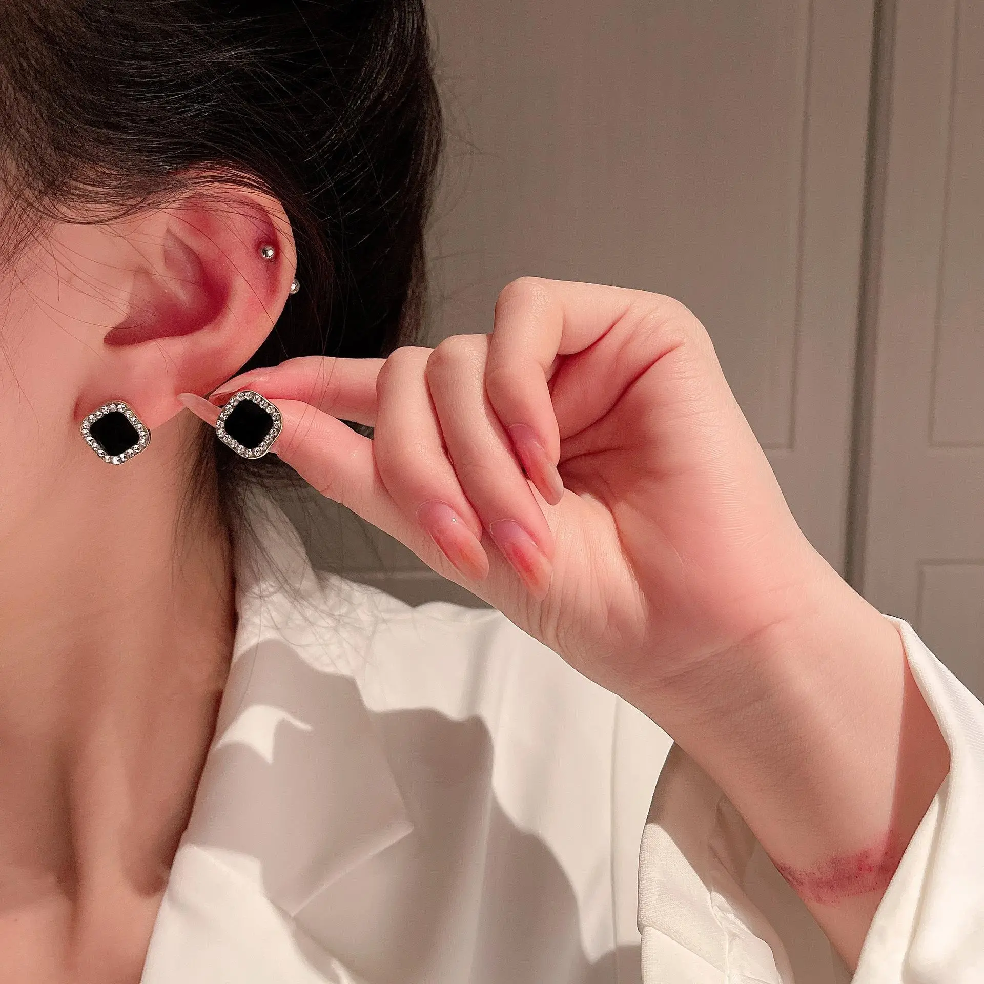 [Shiny Molly Shop] Classic Earrings for Everyday Casual Wear