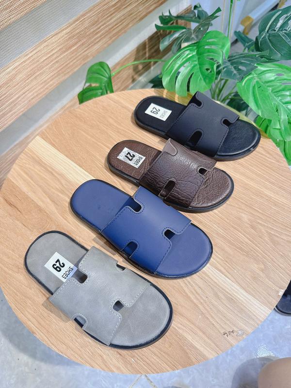   ĐẶT TĂNG 1 SIZE  ComPo 2 Đôi   Dép Trẻ Em Nam- giày búp bê bé gái  hót đế trống trơn trượt cho bé trai và bé gái 