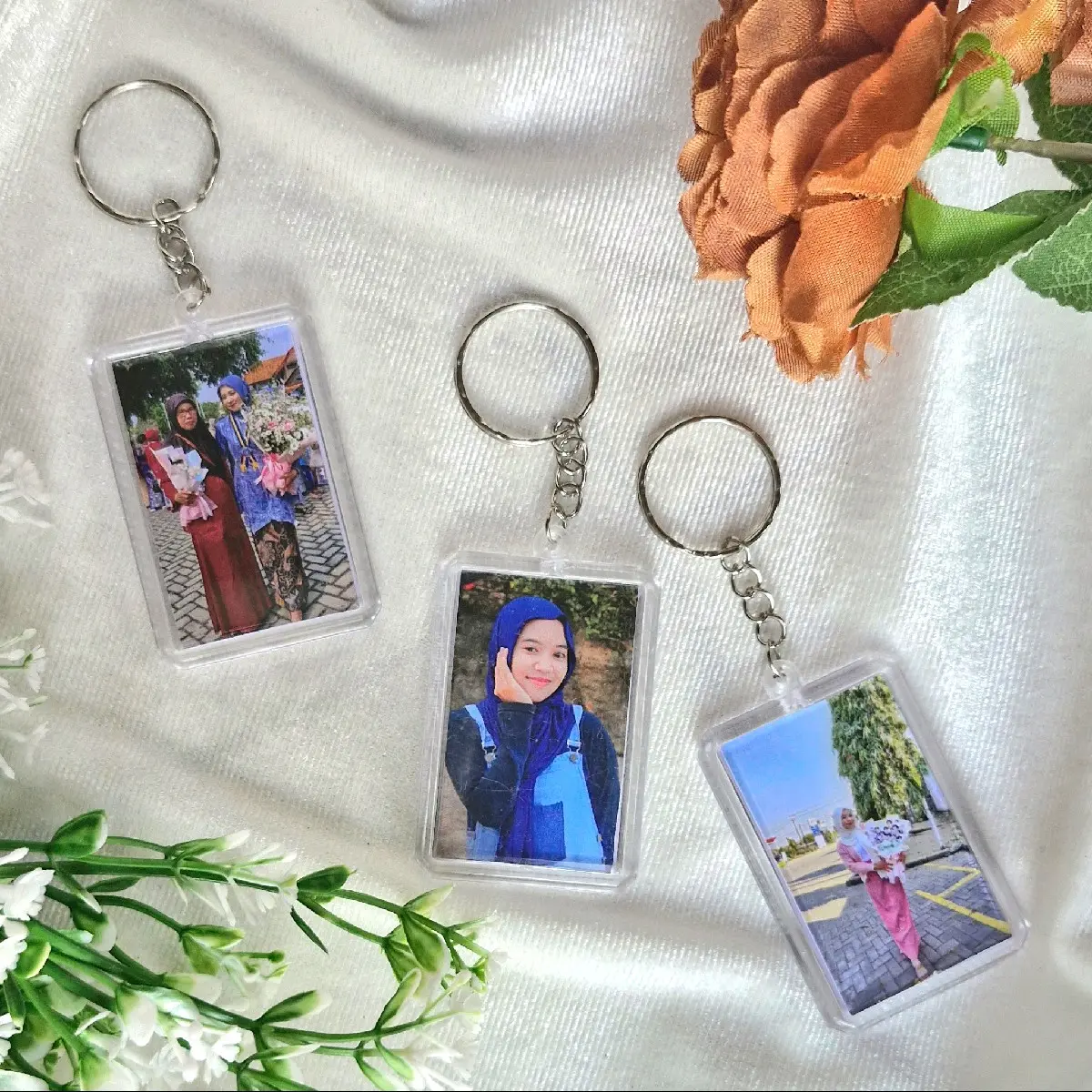 gantungan kunci akrilik/ ganci akrilik custom/ganci akrilik foto murah/gantungan lucu/gantungan tas lucu