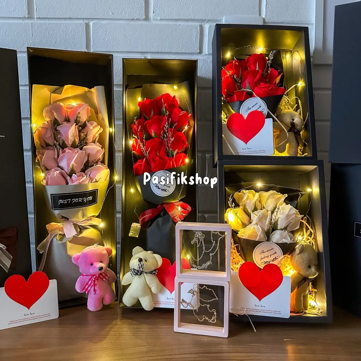 Pertanda Cinta: Buket Bunga LED dengan Boneka & Kalung – Hadiah Romantis Anniversary, Valentine & Ulang Tahun