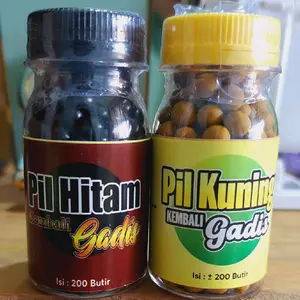di minum boba hitam dan boba kuning