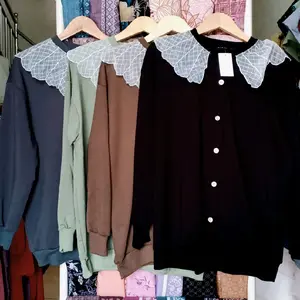 Blouse Pattern Import dengan Kerah Renda Elegan dan Tombol Depan untuk Tampilan Mewah