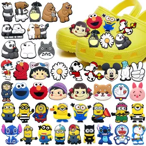 1 Buah Seri Karakter Kartun Anime Lucu DIY Sepatu Beruang Tempelan Stitch PVC Kuning Kevin Sandal pin Aksesoris Sepatu Menghias Anak Perempuan Hadiah Lucu Natal