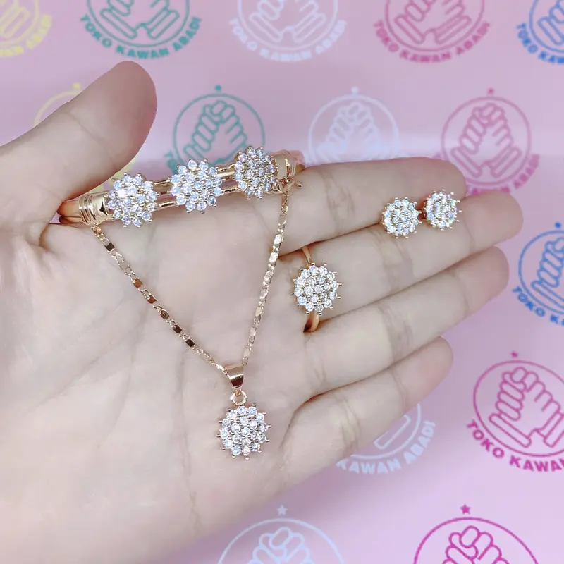 Set Wanita Dewasa Model Tiga Bunga Free Box *13 1