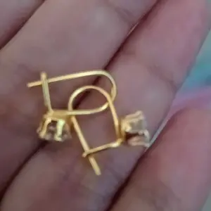 JUAL RUGI ANTING emas wanita dewasa anting Desy permata satu anti karat dan tidak luntur dapat surat dari toko