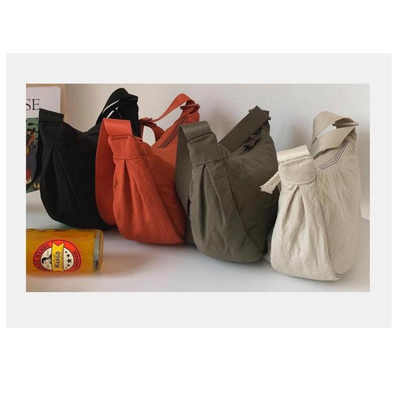 【COD】Sling Bag Half Moon Waist Bag/Besar Untuk Perjalanan Dan Selempang Setengah Bulan Uniseks/ Anti Air Waist Bag saddle  bag 1