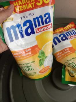 Product Review of Mama Lemon Sabun Cuci Piring Lemon & Daun Mint Refill 680ml x2 from D**a Z**n 0