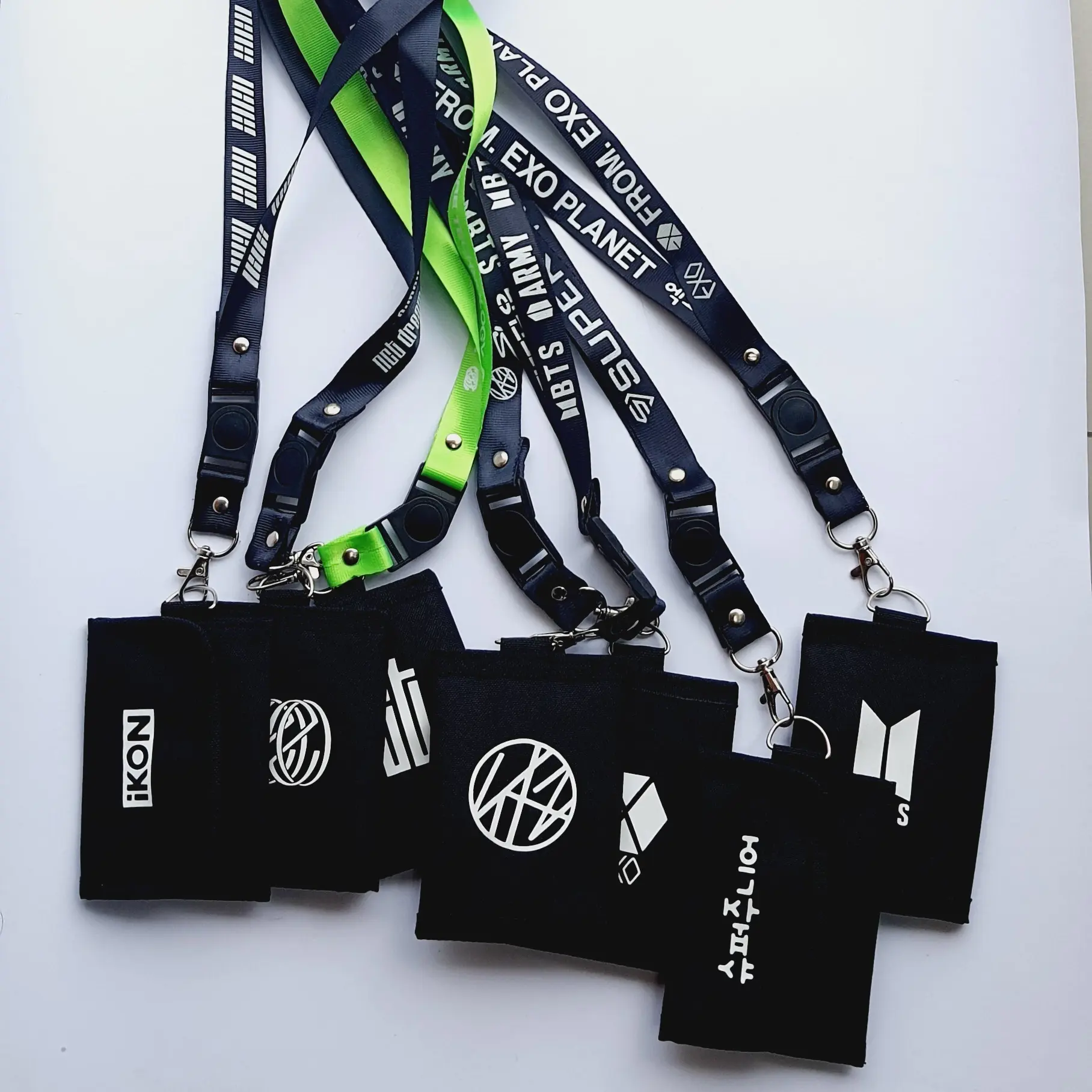 DOMPET BTS EXO NCT STRAY KidS SUPER JUNIOR IKON HANGING WALLET KARTU GANTUNG KOREA uang pria id