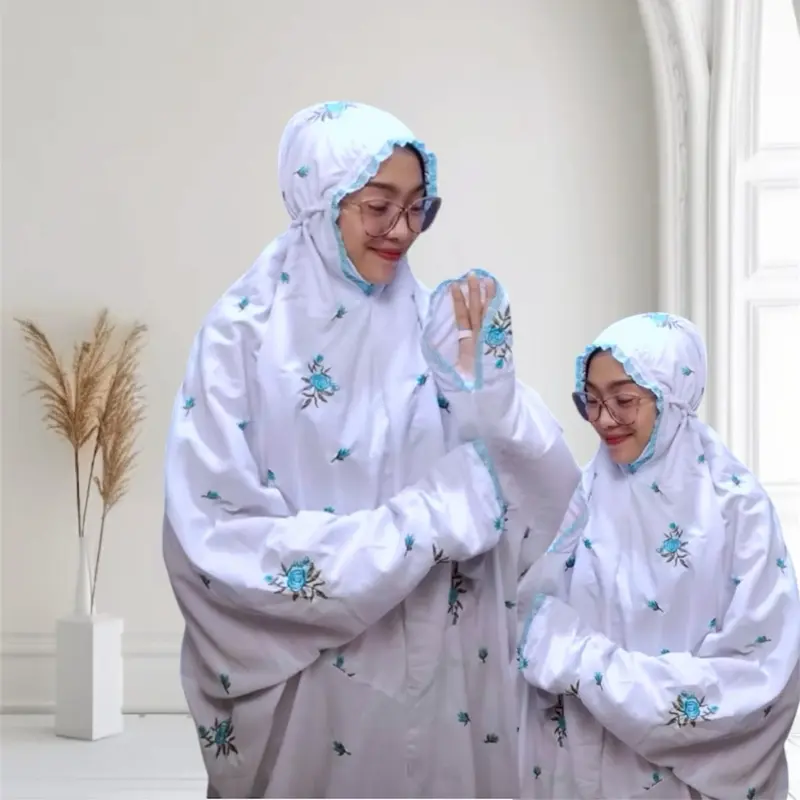 KAIN PUTIH BORDIR BIRU