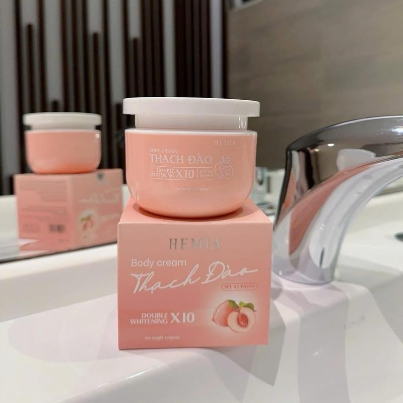 KEM BODY THẠCH ĐÀO HEMIA + TẶNG KÈM 2 GÓI TẮM TRẮNG KHÔ SIÊU THÍCH, THẤM MƯỚT LẮM