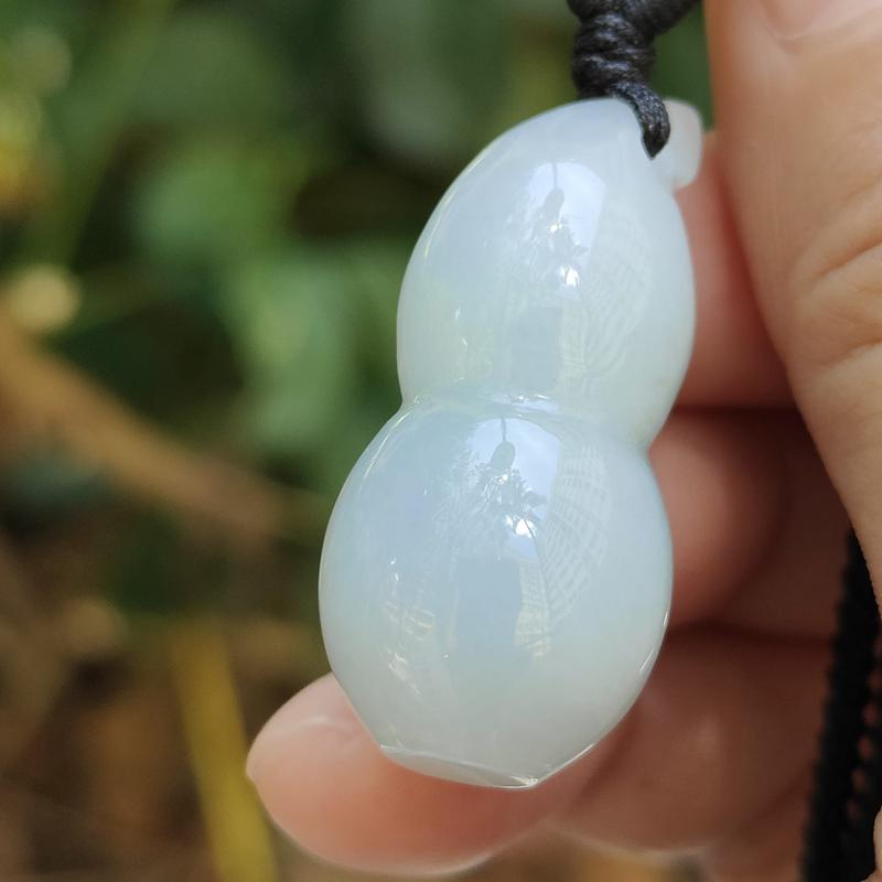 Kopitiam Blessing Natural Type A Jadeite Gourd Pendant (Sku: pendant437) 6