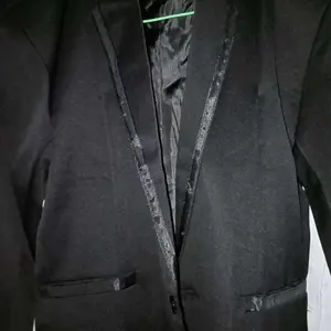 Jas Wisuda Pernikahan Kerja Hitam Polos Pria ARRQ High Quality Slim-fitting