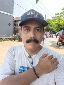 Product Review of PROMO +Kalung liontin hijau (aura) sudah di blesing untuk pembuka aura POSITIF tinggal pakai saja dan tidak ada pantangannya from R**n M**3 0