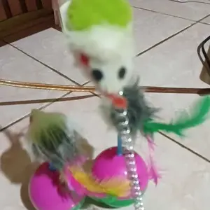 Mainan Kucing Bola Plastik Tikus Goyang Mainan Hewan Peliharaan Kucing Anjing Rattle Pet Toys Dog Cat Tumbler Mouse Swing Spring Mainan Per Kucing Bulu Goyang
