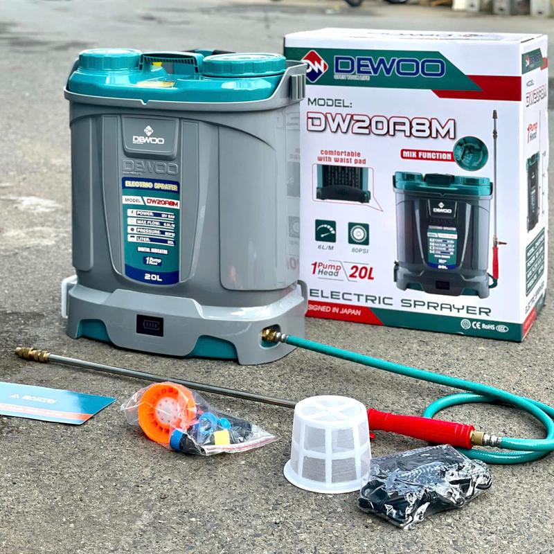 Bình xịt điện 1 bơm có đảo thuôc DEWOO DW20A8M, 12V-8AH, Bình chứa 20 lít - Bảo hành 6 tháng chính hãng