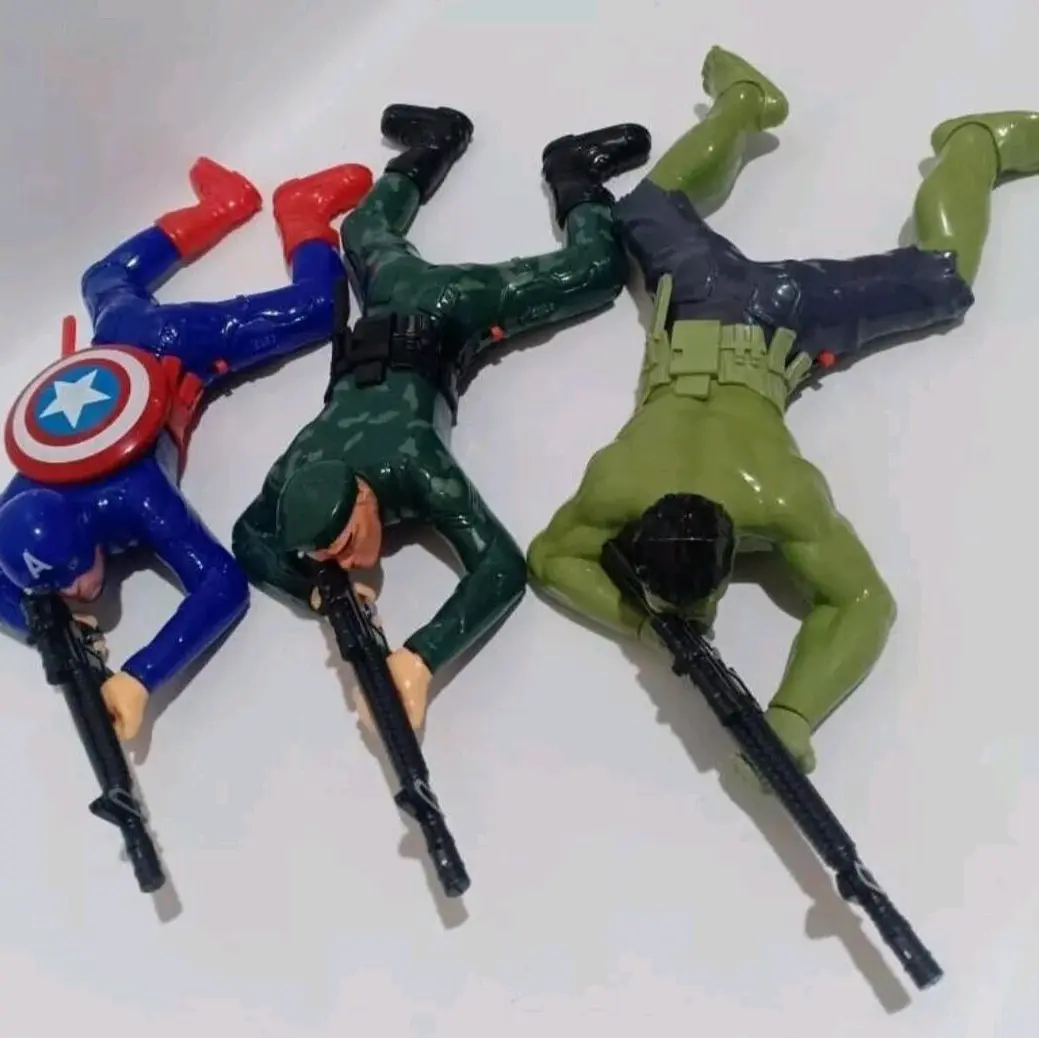 Mainan robot Captain America bergerak dengan merangkak Dilengkapi bunyi Baterai