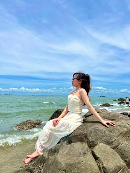 Product Review of Sét Váy Maxi Áo Cúp Nguc Dây Yếm Gắn Hoa + Chân Váy Xoè Dáng Dài 2 Lớp from T**h 1