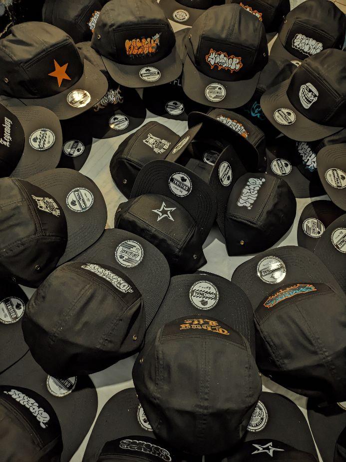 Topi skena,YRF.STORE Warna Hitam dengan Logo Sablon Unik GRAFFITI Abu putih merah Simpel,topi skena,topi snapback,topi skena outfit Topi skena,YRF.STORE Warna Hitam dengan Logo Sablon Unik GRAFFITI Abu putih merah Simpel,topi skena,topi snapback,topi skena outfit