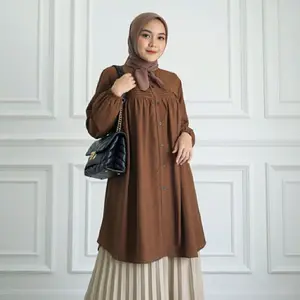 Tunic Muslim dengan Desain Warna Biru dan Navy Tunics Muslim untuk Pengguna Atasan Kancing