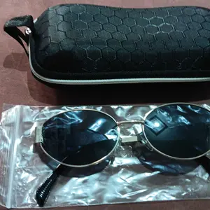 【COD& Paket Kotak】Kacamata Hitam Gaya Oval Premium Metal bingkai kecil Sunglasses wanita laki-laki