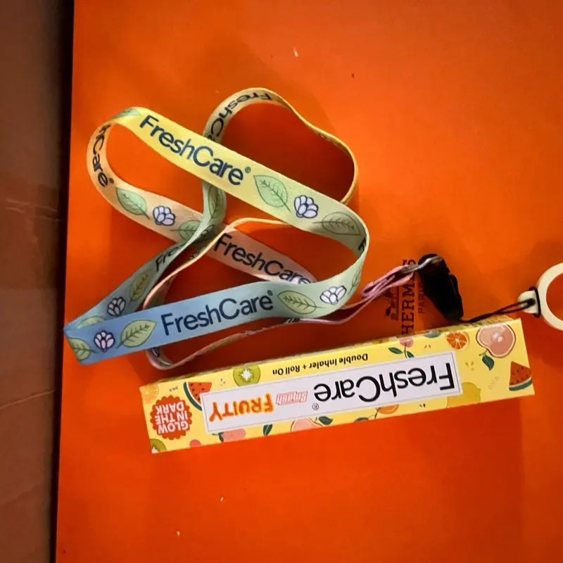 fruity + 1 lanyard random