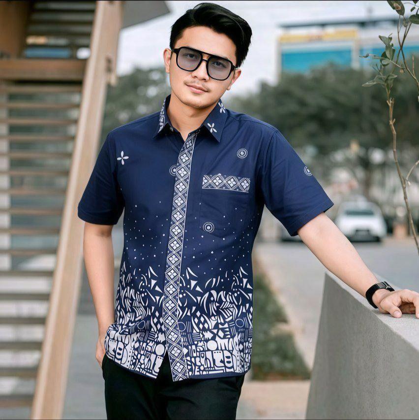 Kemeja Batik Pria Motif Etnik Biru Tua Desain Modern untuk Acara Casual dan Formal Pendek Dewasa