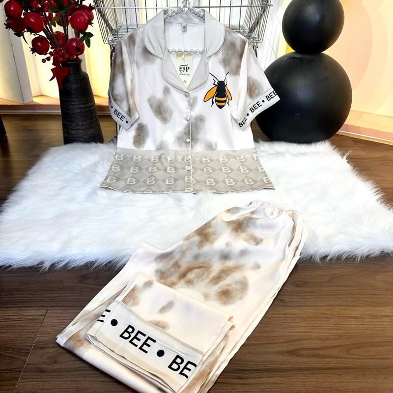  LỤA LATIN SPK K126  45-85kg Pijama latin lụa mịn thiết kế hoạ tiết MÈO  trên nền đen phối bi hồng sang trọng có tay ngắn tay dài Nữ Women Áo Ngủ Quần Ngủ 