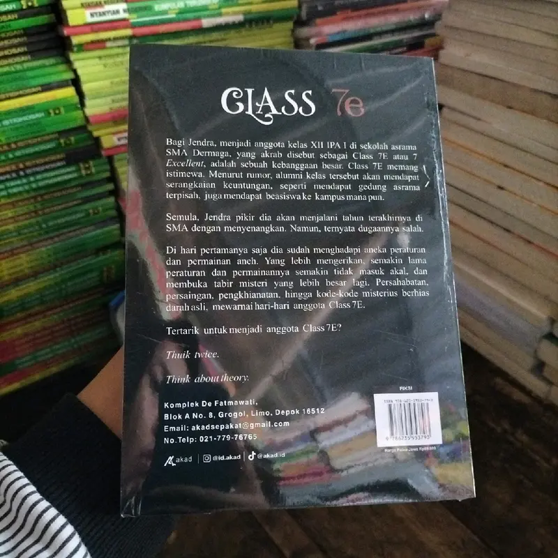 NOVEL HOROR + CLASS 7E / BEST SELLER 1