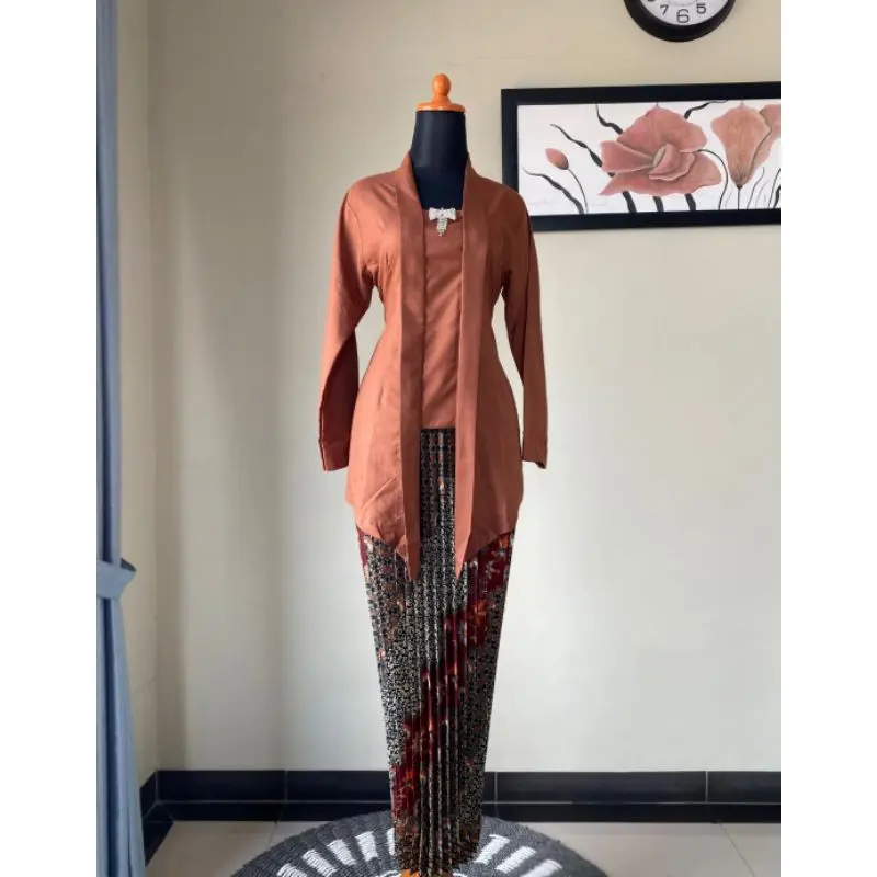 one set baju dewasa kebaya kutubaru katun premium Kancing //set kebaya modern kutubaru rok Motif batik plisket Wanita// Baju kebaya Setelan Remaja Kondangan Atasan dan Kain rok Bunga Dress Cantik//Baju Kombinasi setelan Hitam Tangan panjang Pesta Mewah 1