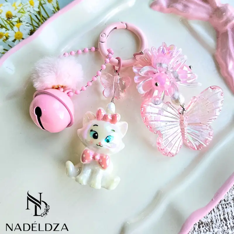 Nadeldza Mini Strap Chain Bag Charm Marie Cat Luxury Karakter Kucing Kupu  Pompom Bunga Lonceng Bunyi / Gantungan Tas Hp Karakter Marie Cat Kucing Lucu 1