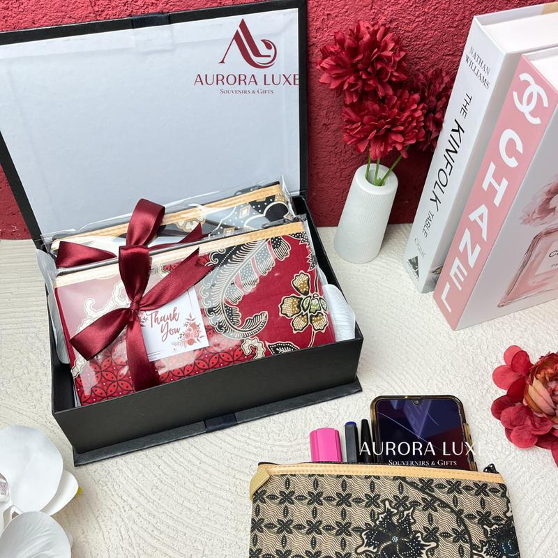 Dompet Batik Panjang Besar Resleting Souvenir Nikah & Gift Ukuran 11 cm x 20 cm Motif Random Include Kemasan Plastik Pita dan Kartu Ucapan 5