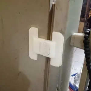 dreamsea1 Kunci Pengaman Pintu Kulkas Alat Penutup Pengunci Pintu Kulkas Laci Safety Lock Aman untuk Mengamankan Pintu Kulkas dan Laci gesper anti-buka bayi