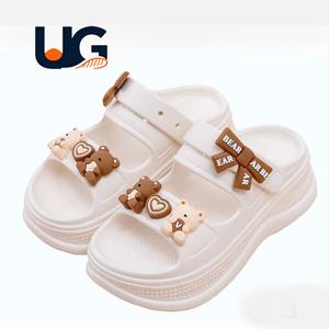UG SHOP 4cm รูรองเท้าผู้หญิงแพลตฟอร์มด้านนอกสวมใส่ EVA ใหม่ลื่นย ชายหาดแฟชั่นความสูง อีวา กระเป๋าหัวรองเท้าแตะฤดู ร้