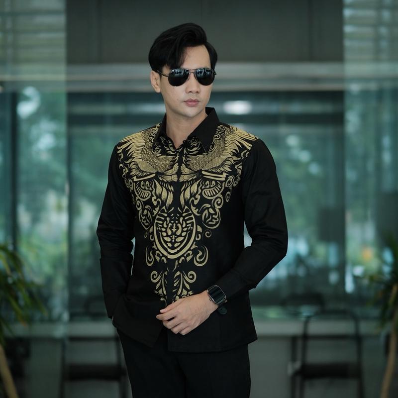 GUNADAKSA HITAM Kemeja batik pria lengan panjang Furing Full katun Slimfit Hitam halus 0