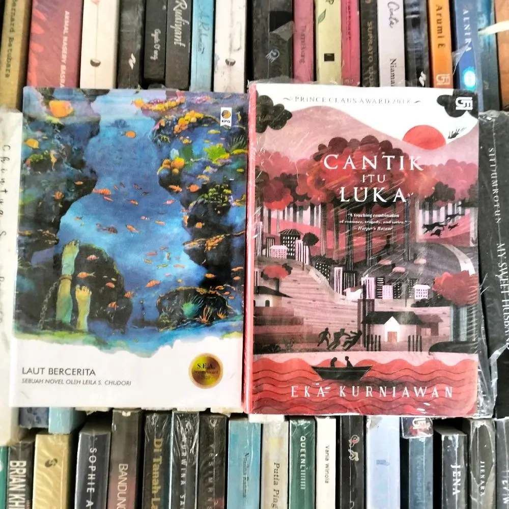 PAKET 2 NOVEL / LAUT BERCERITA / CANTIK ITU LUKA