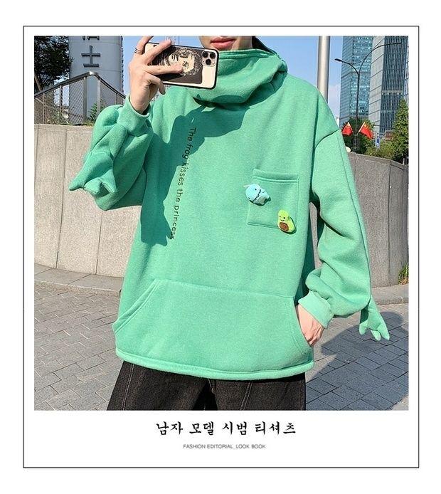 Product Introduction of EACA - เสื้อผ้าบุรุษ เสื้อสวมหัวกบการ์ตูนตลก เสื้อกันหนาวมีฮู้ดผู้ชาย เสื้อโค้ทหลวมสไตล์เกาหลี อินเทรนด์ Ins คู่ที่น่าทึ่ง ฤดูใบไม้ผลิและฤดูใบไม้ร่วง 22