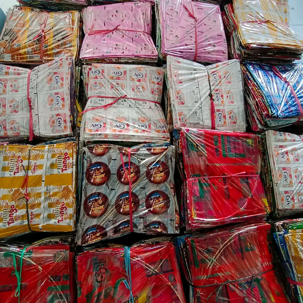 Layangan Plastik ukuran 58 isi 100 pcs dan 50 pcs (+bonus 2 pcs) murah berkualitas