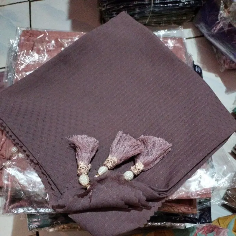 Hijab Segiempat Polos Jambul Tassel Bahan Waflle Rubicorn Lasercut 7