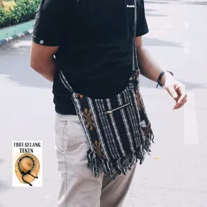 Tas tenun // slempang full tenun basar  // Slingbag tenun // Tas tenun Selempang// Tas tenun // slempang full tenun // tas Selempang // Slingbag Pria // tas simpel // tas unik // slempang pria // slempang cewek