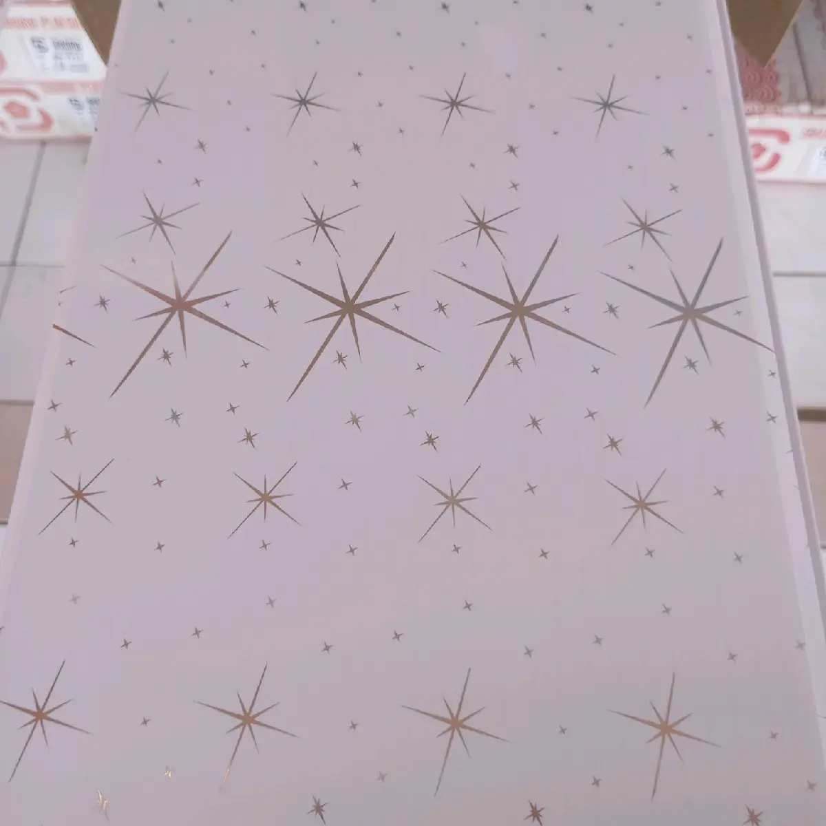 PLAVON PVC KODE SP-8009  (motif bintang glossy) ready di toko Nusantara abadi, stok terbaru dan kualitas oke