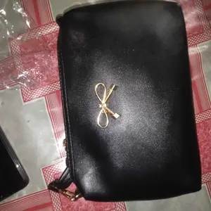 Evyan Store Tas Gratis Dompet Wanita Hitam Tas Selempang 19x13 cm & Dompet 11x8 cm Bahan Sintetis Praktis dan Tahan Lama