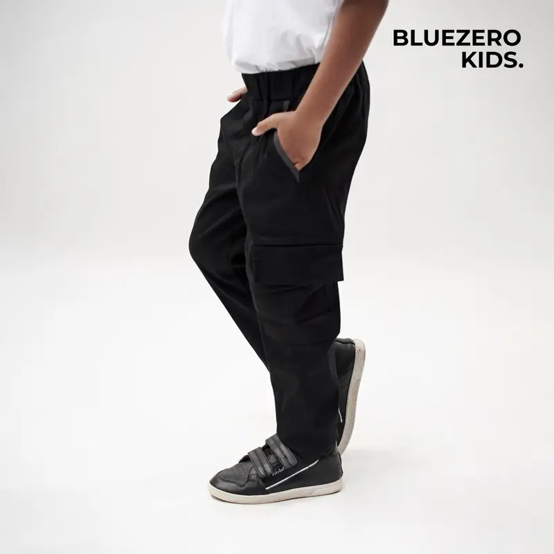 BLUEZERO KIDS Celana Panjang Anak Premium Model Cargo Usia 2 Tahun Sampai 13 Tahun Bahan Katun Twill Streatch Mulur Warna Hitam, Warna Cream, Warna Coklat, Warna Abu Tua, Warna Grey 7