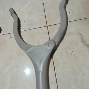 Tongkat Penjepit Multifungsi Grab Stick Alat Ambil Sampah Botol Tangkap Serangga & Anti Karat