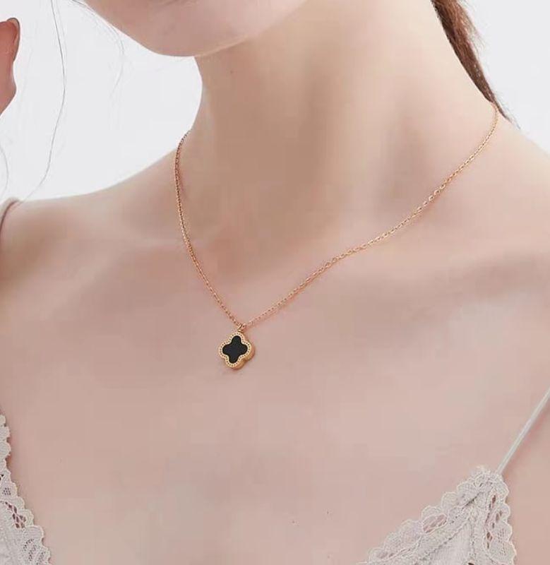 Product Introduction of Kalung Clover Asli - Model Terbaru dengan Serial Number Perhiasan Kalung Harian Model Clover Bolak Balik Perhiasan Harian Anti Karat 7