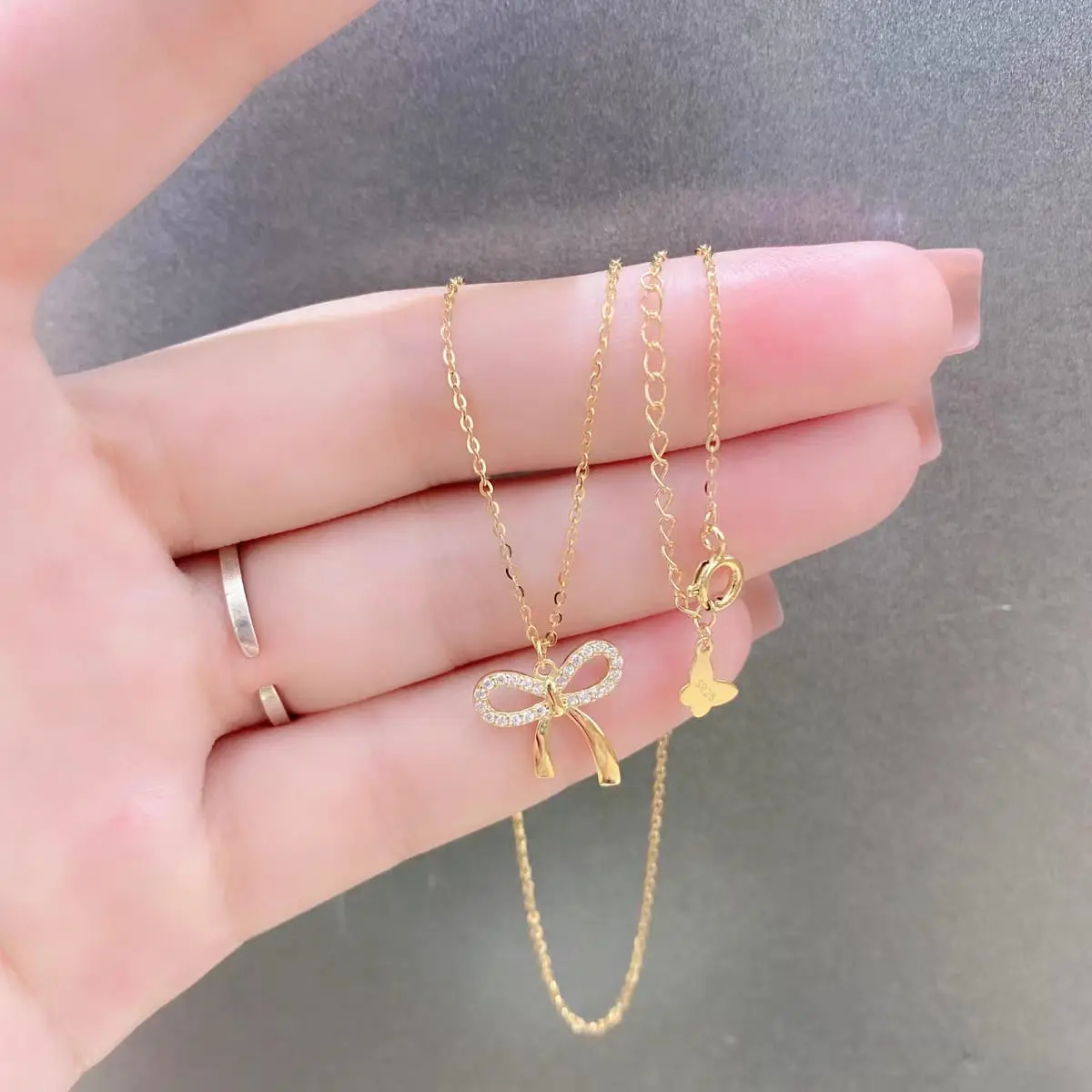 Kalung Titanium Wanita Anti Karat Selamanya Plus Liontin Pita Permata Terbaru