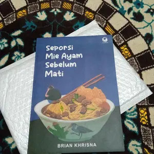 BUKU SEPORSI MIE AYAM SEBELUM MATI soft cover