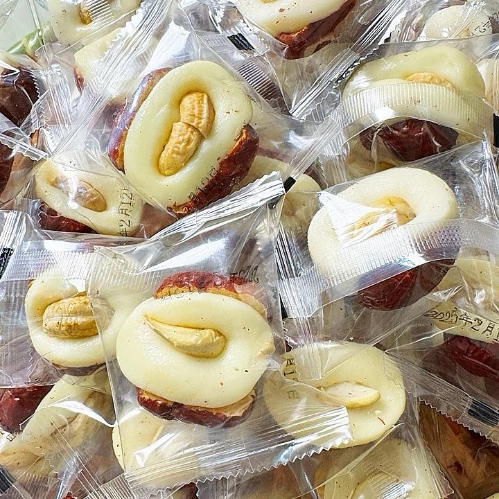 1Kg Kẹo Táo Đỏ Kẹp Sữa Lạc Đà Hạt Điều (Date Mới T8/2026)