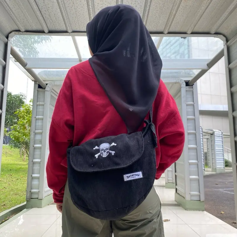 TAS DSRVD SLINGRAY HITAM FULL KORDUROY/ TAS SLINBAG PRIA WANITA KORDUROY  Slingbag Selempang Corduroy